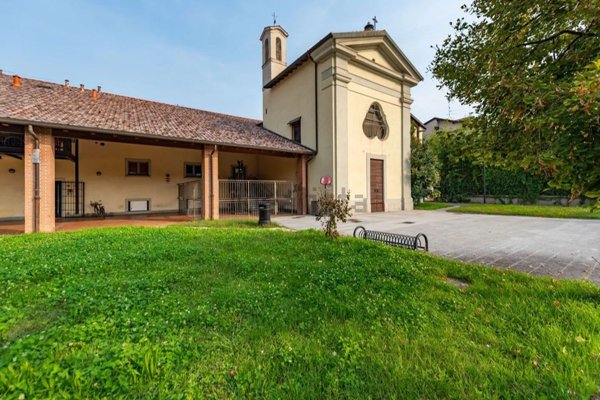 casale in vendita a Lainate in zona Barbaiana