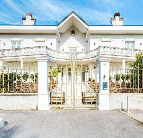 villa in vendita a Lainate