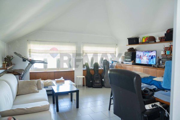 appartamento in vendita a Lainate in zona Barbaiana