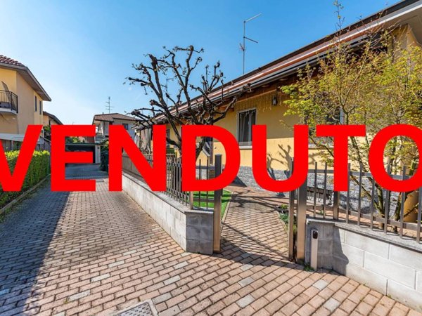 casa indipendente in vendita a Lainate