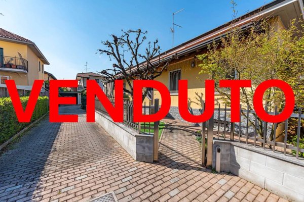 casa indipendente in vendita a Lainate