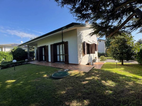 casa indipendente in vendita a Lainate