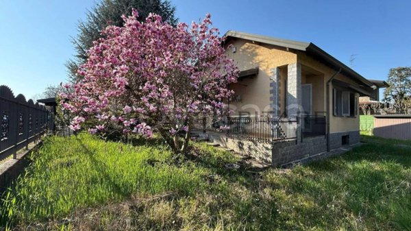 casa indipendente in vendita a Lainate