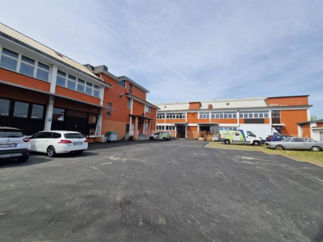 locale commerciale in vendita a Lainate