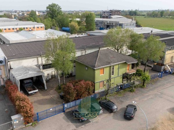 locale commerciale in vendita a Lainate