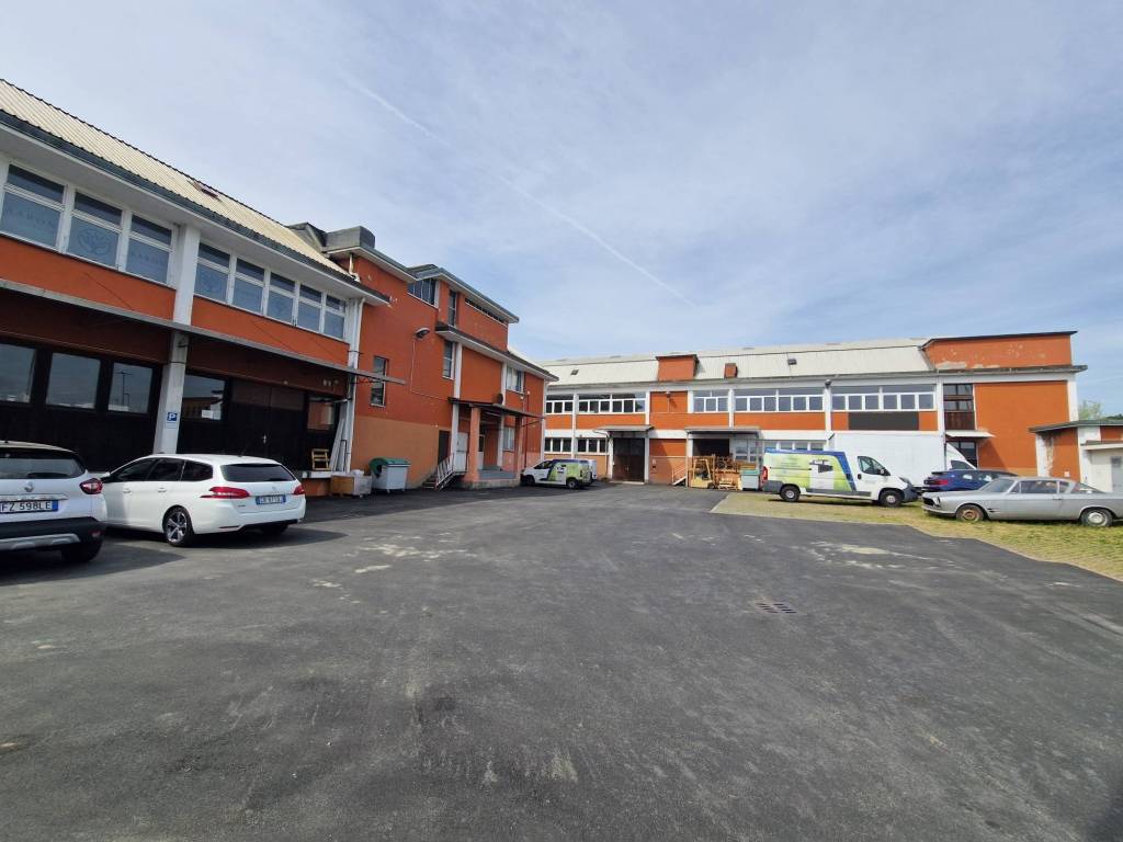 locale commerciale in vendita a Lainate