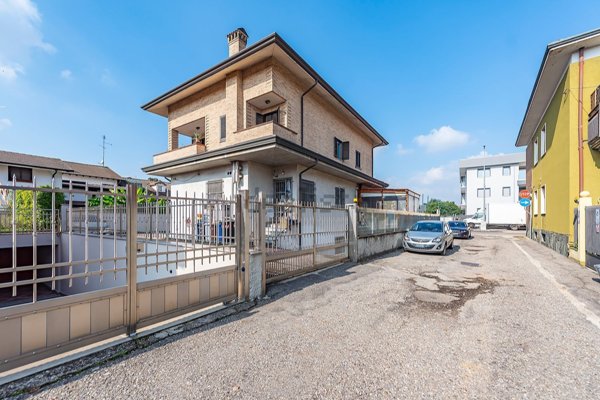 appartamento in vendita a Lainate in zona Pagliera