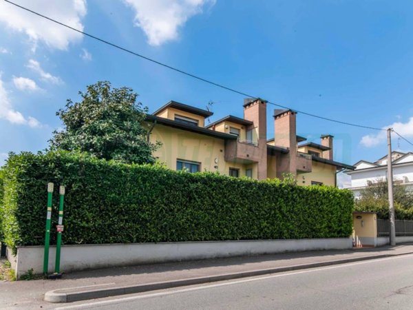 appartamento in vendita a Lainate in zona Barbaiana