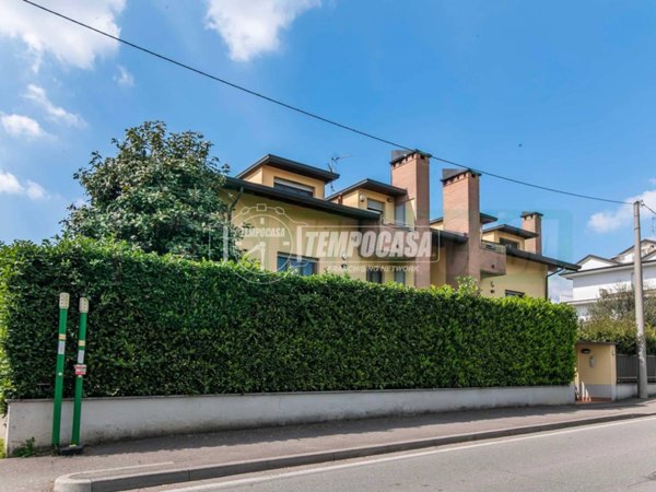 appartamento in vendita a Lainate in zona Barbaiana