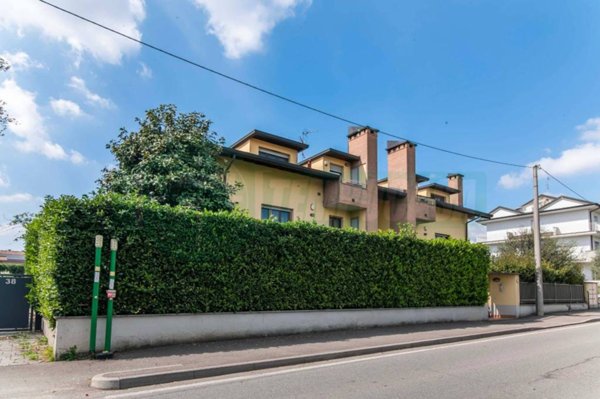 appartamento in vendita a Lainate in zona Barbaiana