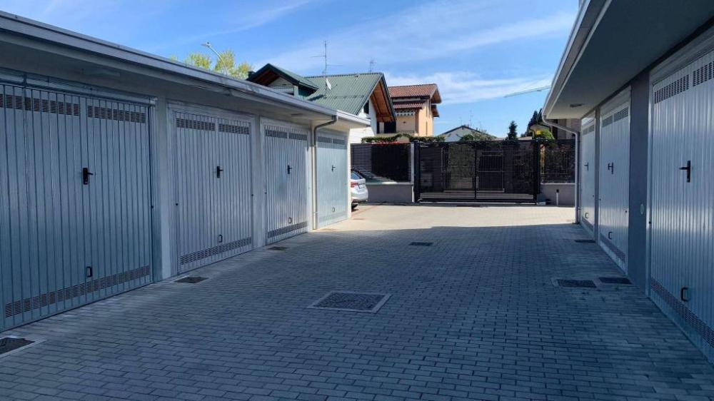 locale di sgombero in vendita a Lainate