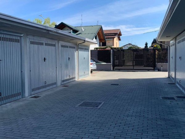 locale commerciale in vendita a Lainate