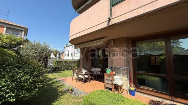 appartamento in vendita a Lainate in zona Barbaiana