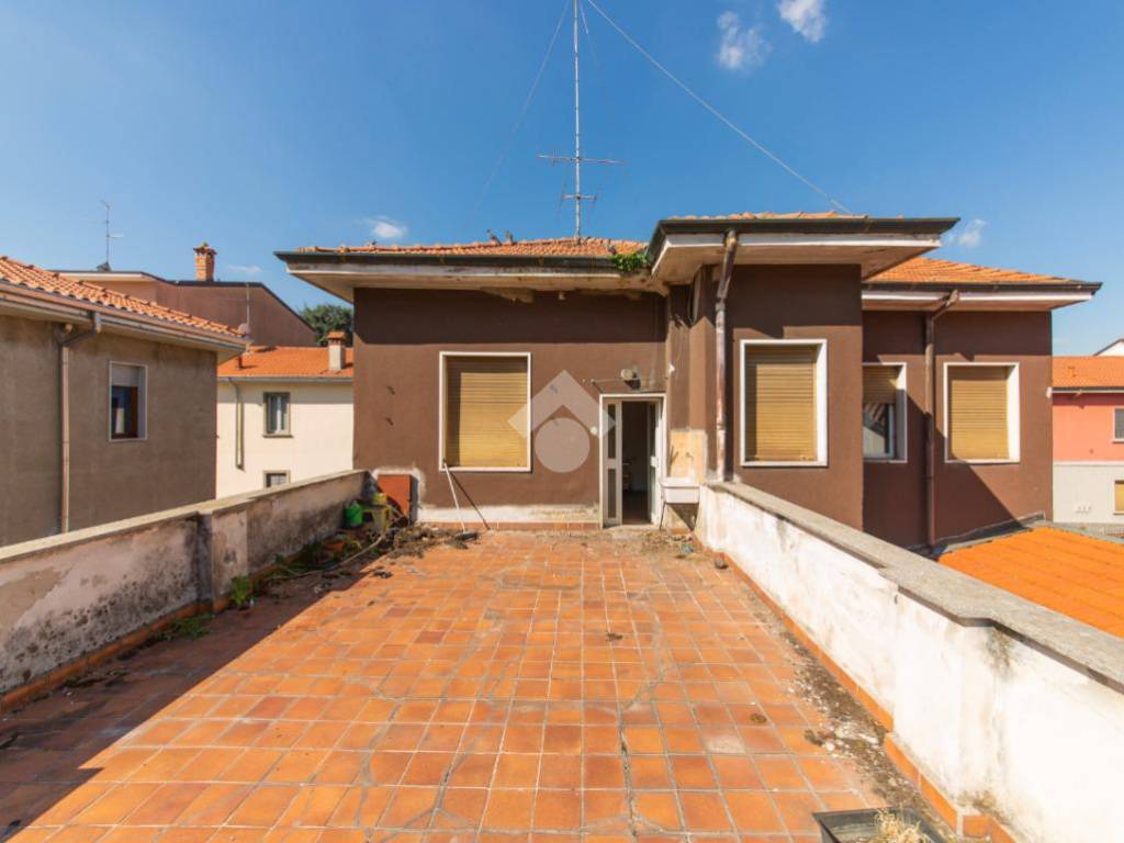 casa indipendente in vendita a Lainate