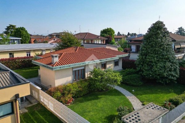 casa indipendente in vendita a Lainate