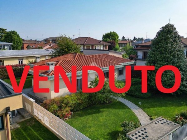 casa indipendente in vendita a Lainate