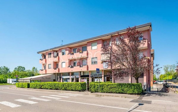 appartamento in vendita a Lainate in zona Pagliera