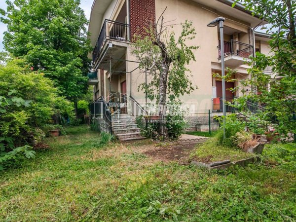 casa indipendente in vendita a Lainate