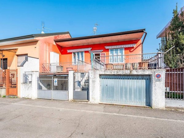 casa indipendente in vendita a Lainate