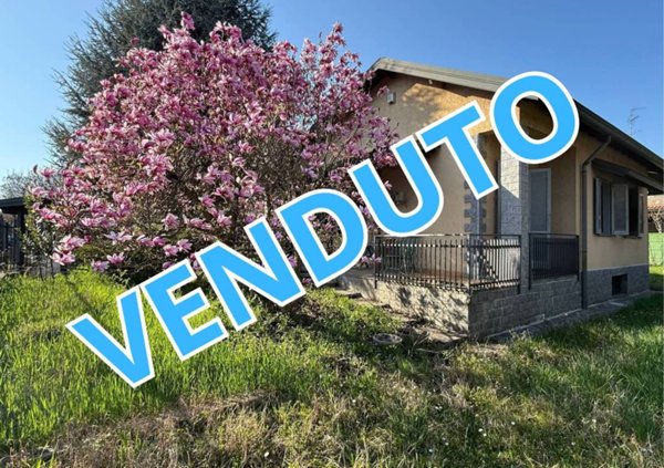 casa indipendente in vendita a Lainate