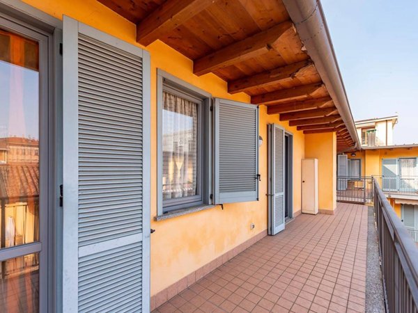 appartamento in vendita a Lainate in zona Pagliera