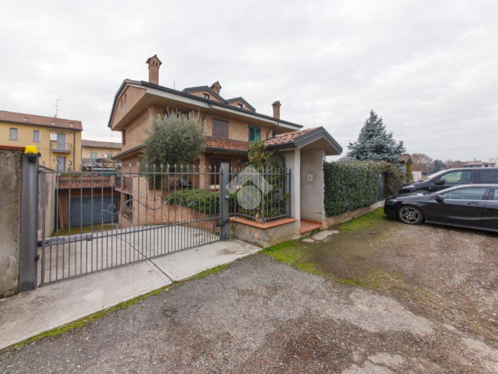 casa indipendente in vendita a Lainate