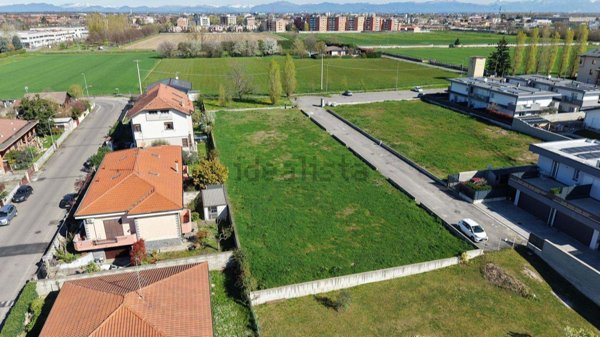villa in vendita a Lainate in zona Barbaiana
