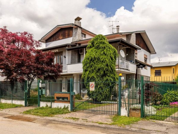 appartamento in vendita a Lainate in zona Barbaiana