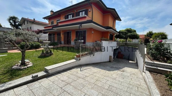 casa indipendente in vendita a Lainate
