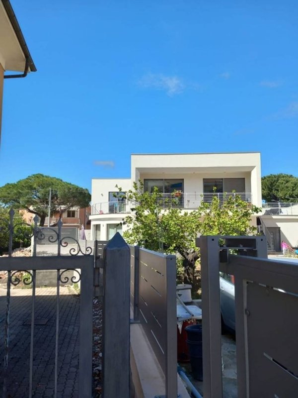 casa indipendente in vendita a Lainate