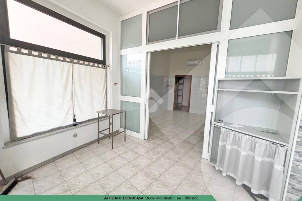 negozio in vendita a Lainate