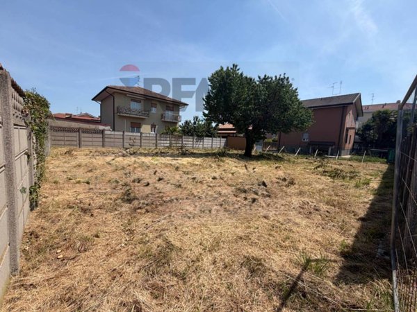 casa indipendente in vendita a Lainate