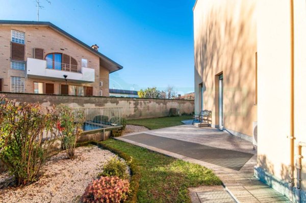appartamento in vendita a Lainate in zona Barbaiana