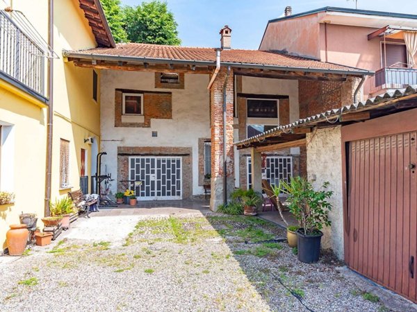 casale in vendita a Lainate