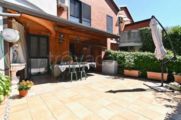 casa indipendente in vendita a Lainate