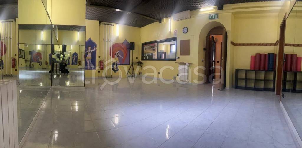 negozio in vendita a Lainate