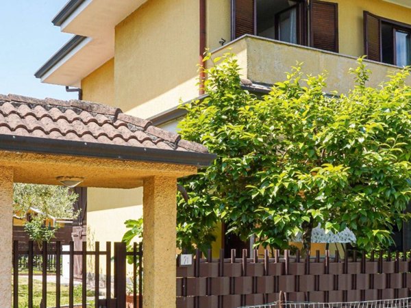 casa indipendente in vendita a Lainate
