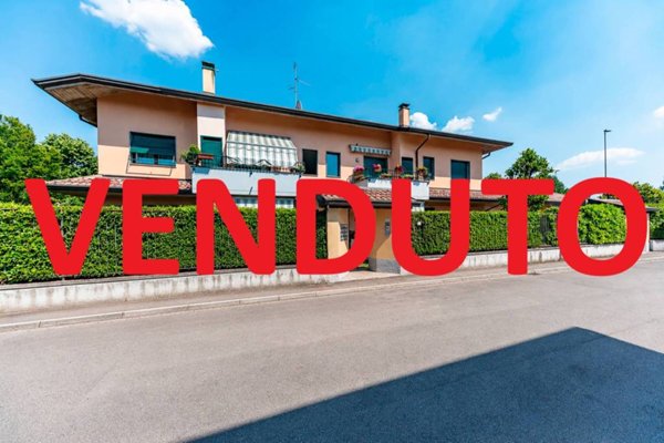 appartamento in vendita a Lainate in zona Barbaiana