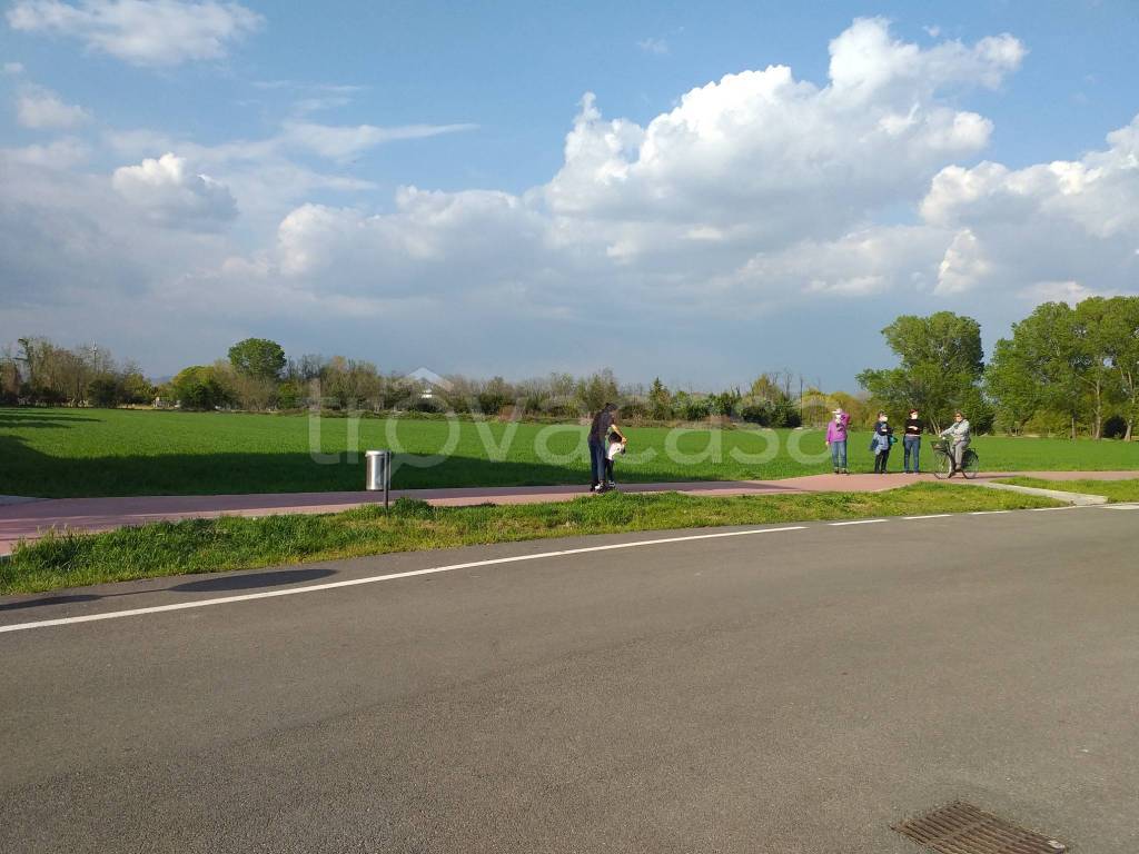 terreno agricolo in vendita a Lainate in zona Barbaiana