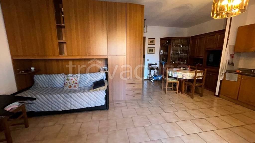 appartamento in vendita a Lainate in zona Barbaiana
