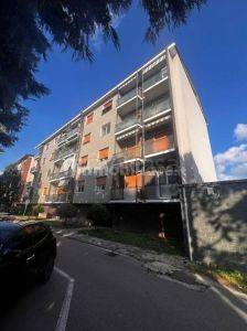 appartamento in vendita a Lainate in zona Barbaiana