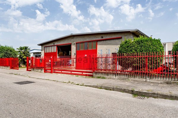 capannone in vendita a Lainate in zona Barbaiana