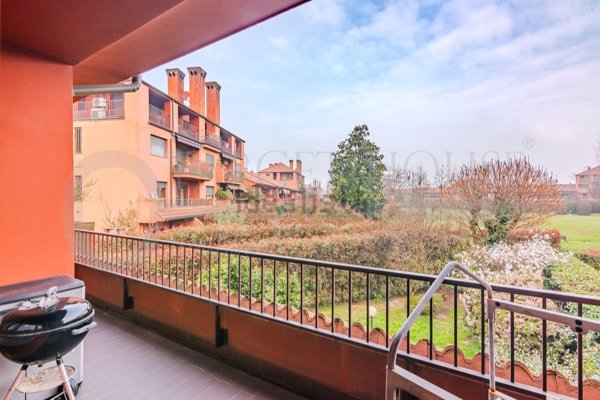 appartamento in vendita a Lainate in zona Barbaiana