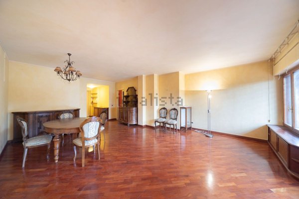 appartamento in vendita a Lainate in zona Barbaiana