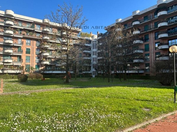 appartamento in vendita a Lainate in zona Pagliera
