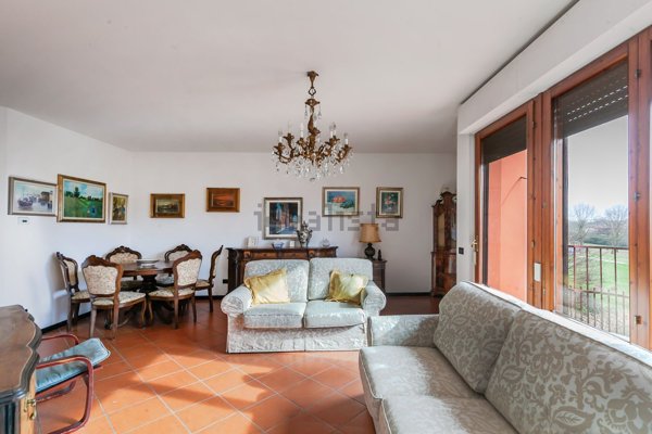 appartamento in vendita a Lainate in zona Barbaiana