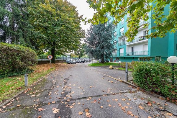 appartamento in vendita a Lainate in zona Barbaiana