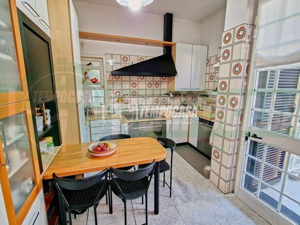 casa indipendente in vendita a Lainate in zona Barbaiana