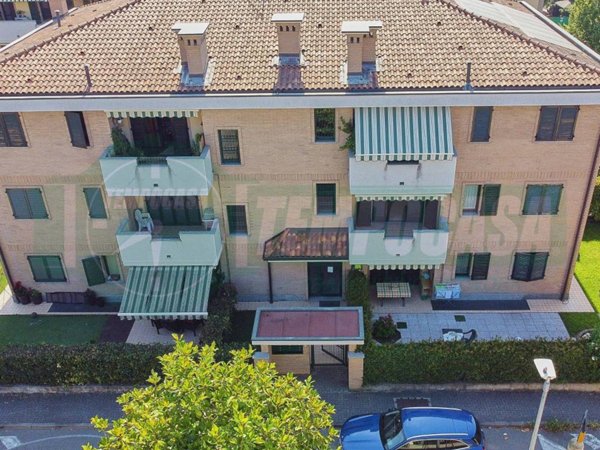 appartamento in vendita a Lainate in zona Pagliera
