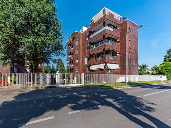 appartamento in vendita a Lainate in zona Barbaiana